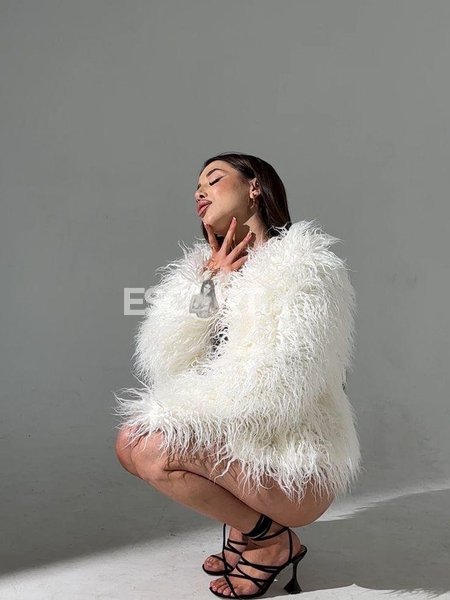 Обворожительная красавица приглашает на встречу